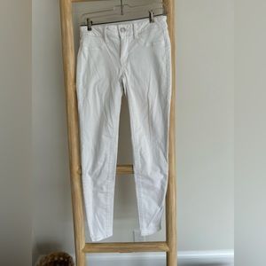 American Eagle Ne(X)T level stretchX white jeans Size 4